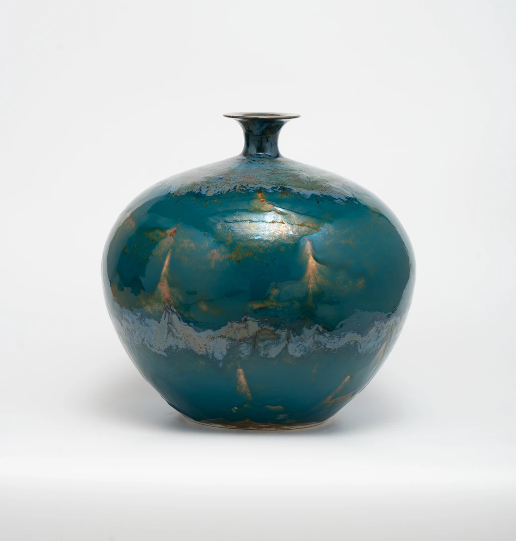 Planets Earth, 2024, émail sur porcelaine, 35 × 35 cm